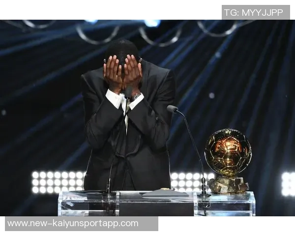 登贝莱荣归故里携金球奖与家乡人民共享荣耀时刻